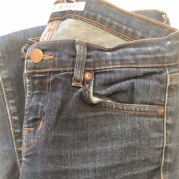 J Brand | 811 Mid-Rise Skinny in Dark Wash size 26 - Picture 3 of 6